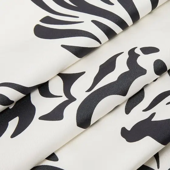 Fendi Square foulard decorated at the centre with an oversized | Thumbnail 2
