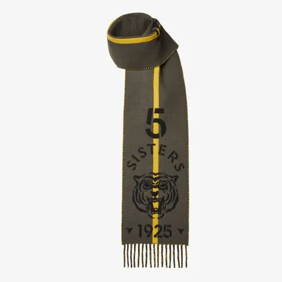 Fendi Double-sided long scarf with a jacquard weave that creates | Thumbnail 3 Fendi Double-sided long scarf with a jacquard weave that creates | Thumbnail 3