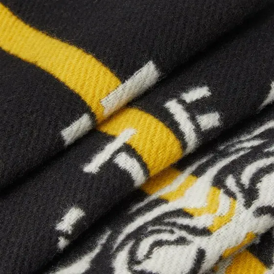 Fendi Double-sided long scarf with a jacquard weave that creates | Thumbnail 2