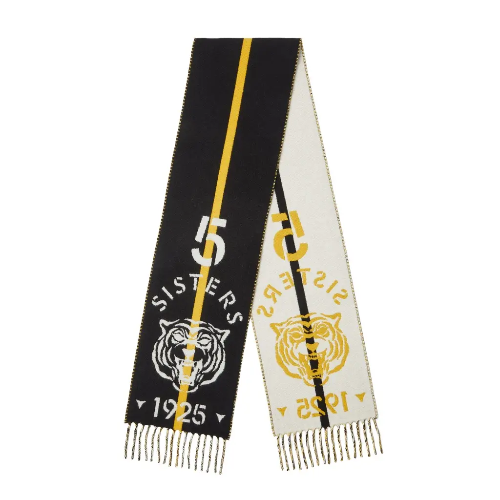 Double-sided long scarf with a jacquard weave that creates Double-sided long scarf with a jacquard weave that creates
