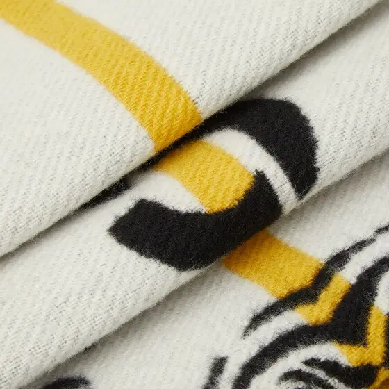 Fendi Double-sided long scarf with a jacquard weave that creates | Thumbnail 2