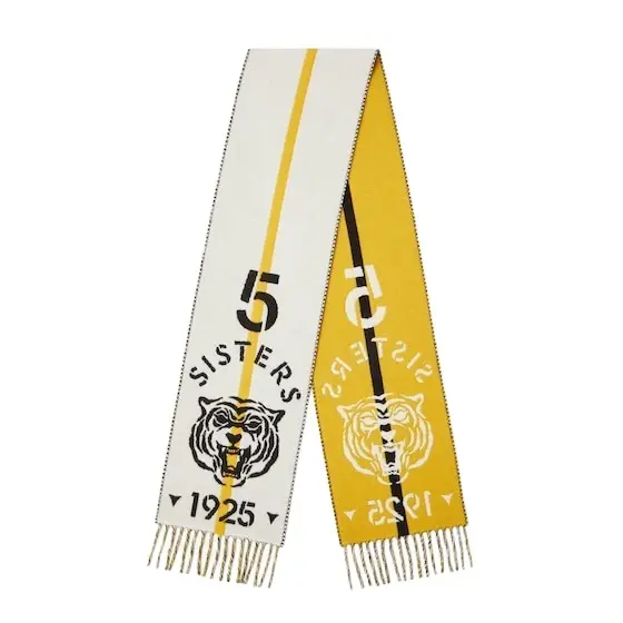 Double-sided long scarf with a jacquard weave that creates Double-sided long scarf with a jacquard weave that creates