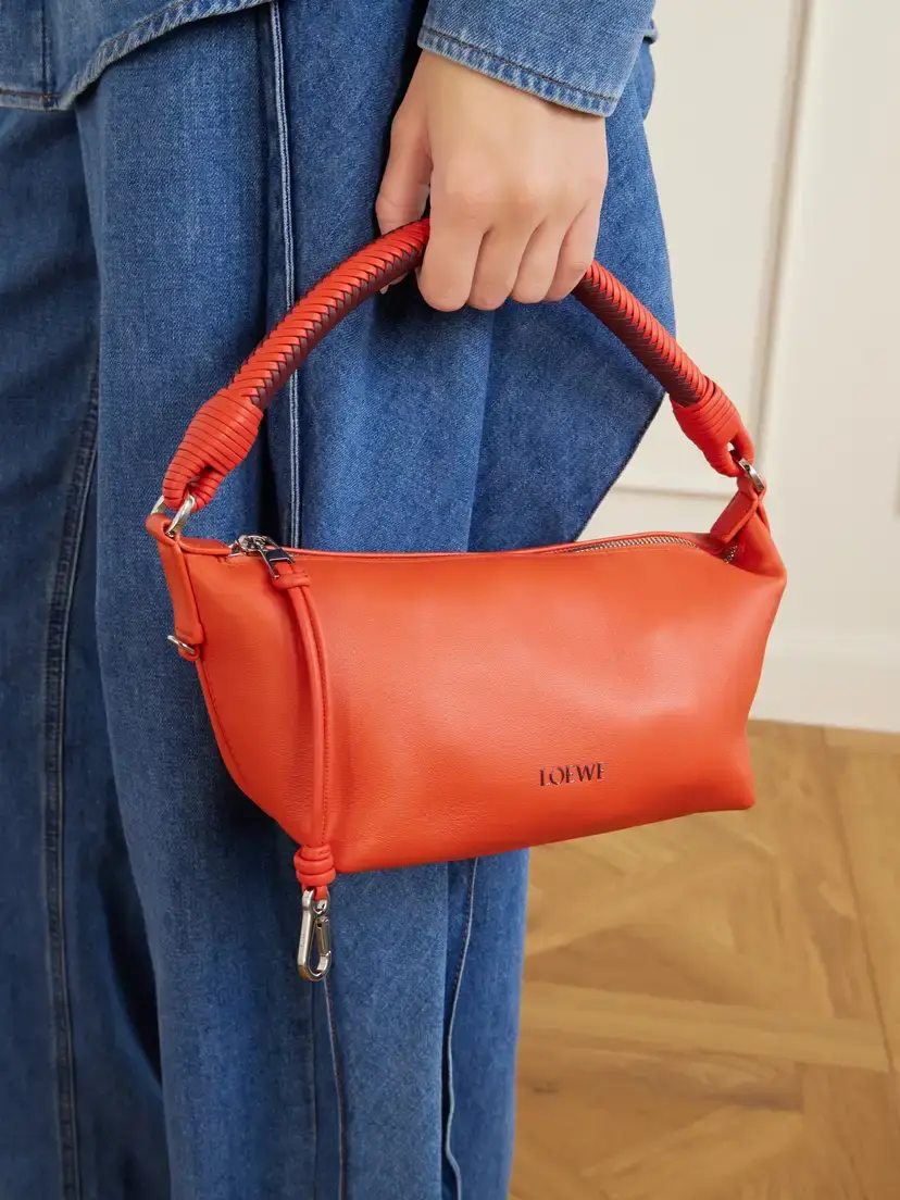 Loewe Cala Leather Shoulder Bag | Thumbnail 2
