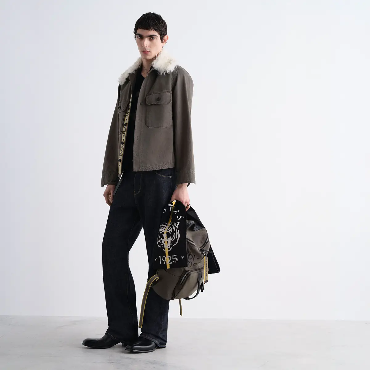 Fendi Drawing inspiration from the verbal-visual poetics | Thumbnail 4 Fendi Drawing inspiration from the verbal-visual poetics | Thumbnail 4