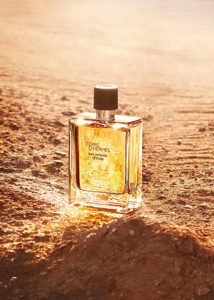 HERMÈS Terre d'Hermes Eau Intense Vetiver Eau de Parfum | Thumbnail 3 HERMÈS Terre d'Hermes Eau Intense Vetiver Eau de Parfum | Thumbnail 3