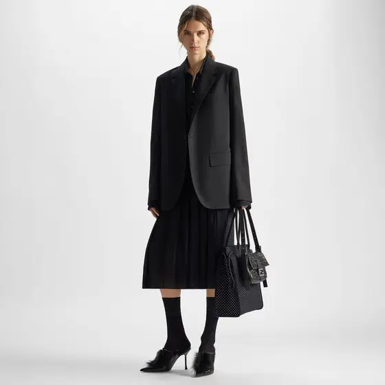 Fendi Featured in the first look of the Fall/Winter 2026-27 | Thumbnail 4 Fendi Featured in the first look of the Fall/Winter 2026-27 | Thumbnail 4