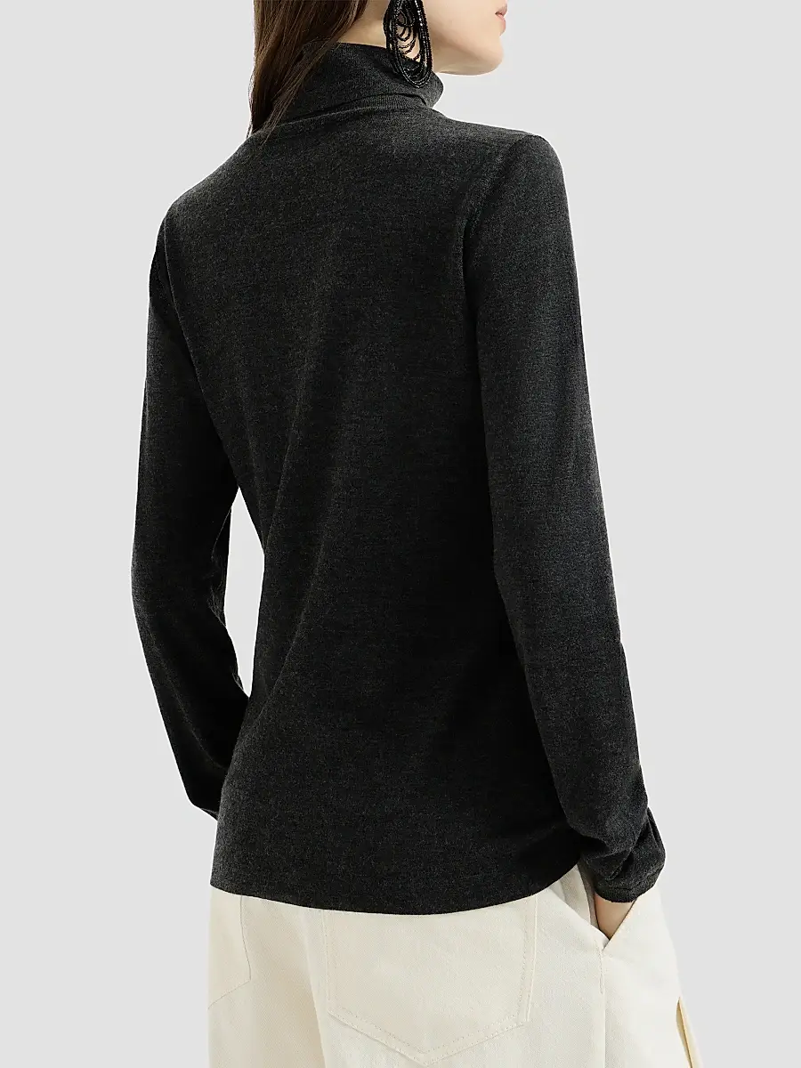 Brunello Cucinelli Women's Cashmere and Silk Lightweight Turtleneck Sweater | Thumbnail 3 Brunello Cucinelli Women's Cashmere and Silk Lightweight Turtleneck Sweater | Thumbnail 3