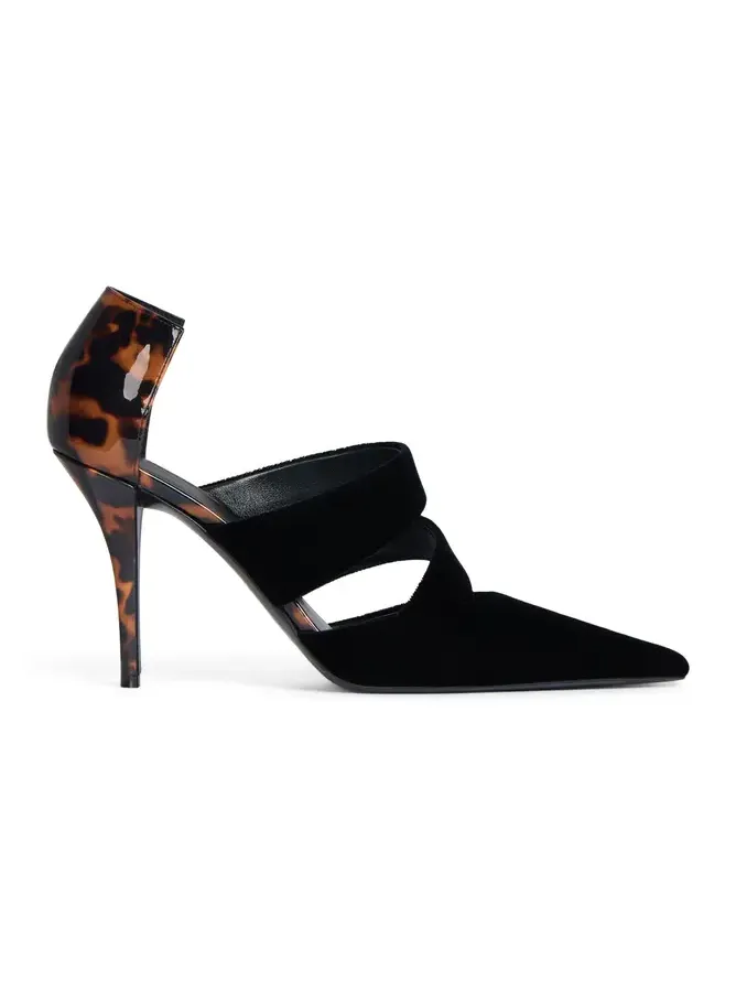 Velvet and printed patent leather pumps Velvet and printed patent leather pumps