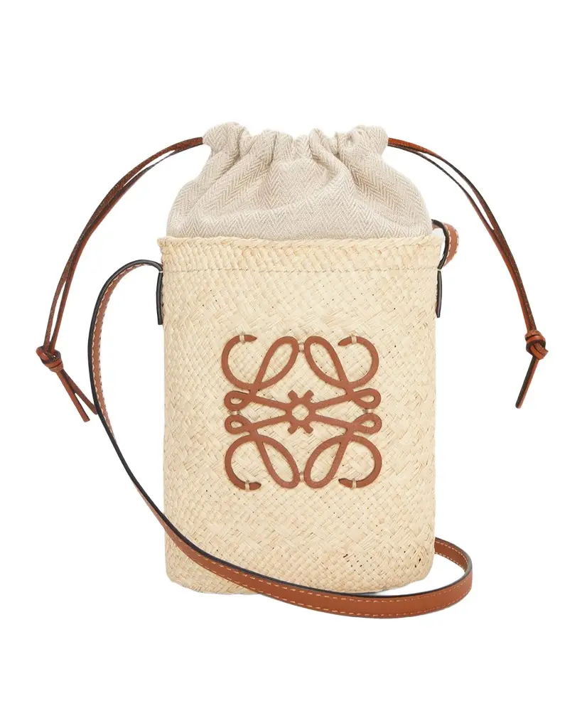 LOEWE x Paula's Ibiza Anagram Pocket Crossbody Bag in Iraca Palm | Image 1 LOEWE x Paula's Ibiza Anagram Pocket Crossbody Bag in Iraca Palm | Image 1