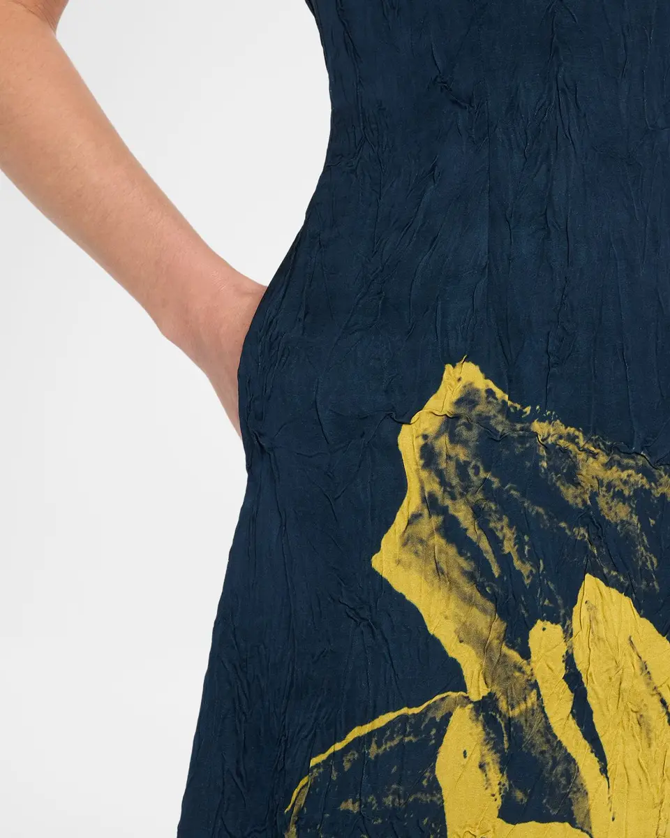 LOVEBIRDS Mavi One-Shoulder Crinkled Floral Midi Dress | Thumbnail 5 LOVEBIRDS Mavi One-Shoulder Crinkled Floral Midi Dress | Thumbnail 5