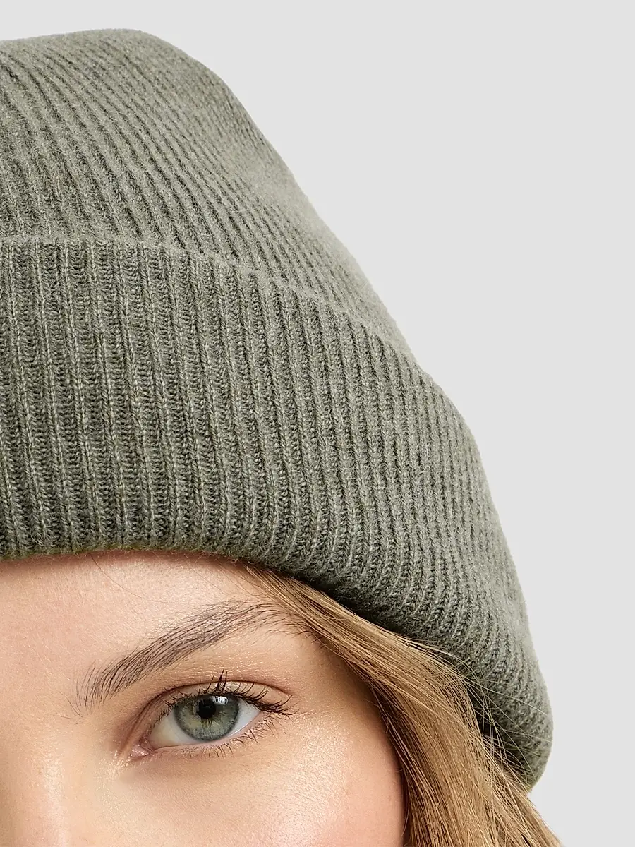 Brunello Cucinelli Women's Cashmere English Rib Knit Beanie | Thumbnail 3 Brunello Cucinelli Women's Cashmere English Rib Knit Beanie | Thumbnail 3