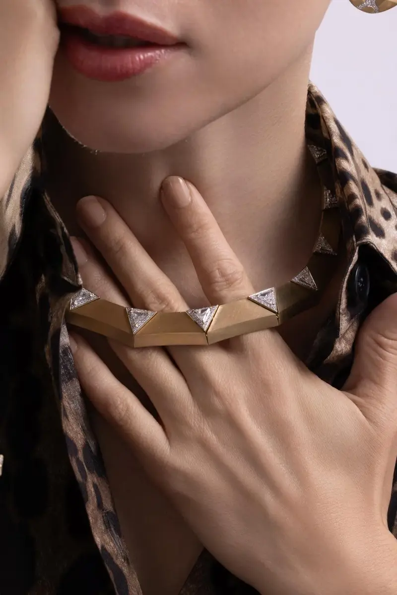 ARUNASHI Diamond Triangle Enigma Necklace | Thumbnail 3