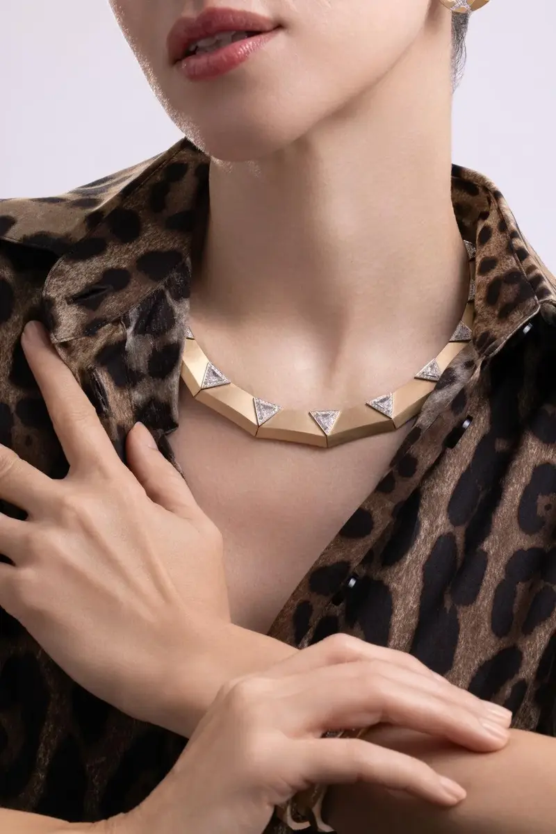 ARUNASHI Diamond Triangle Enigma Necklace | Thumbnail 4