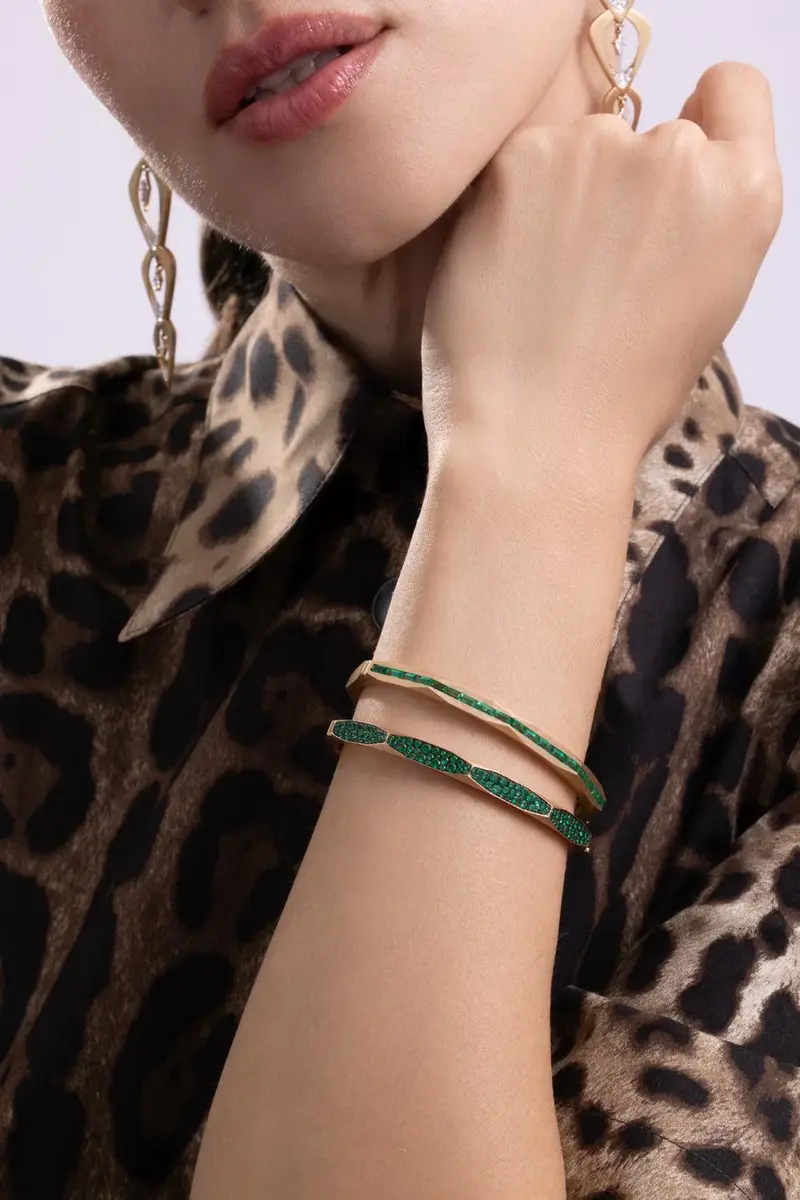 ARUNASHI Emerald Enigma Bangle Bracelet | Thumbnail 2 ARUNASHI Emerald Enigma Bangle Bracelet | Thumbnail 2