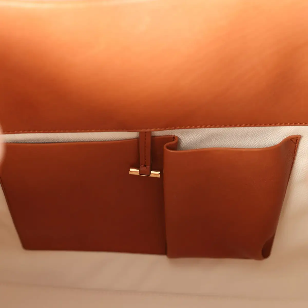 The Row The Row Soft Margaux 15 Bag Cuir Saddle Leather Gold Hardware | Thumbnail 8