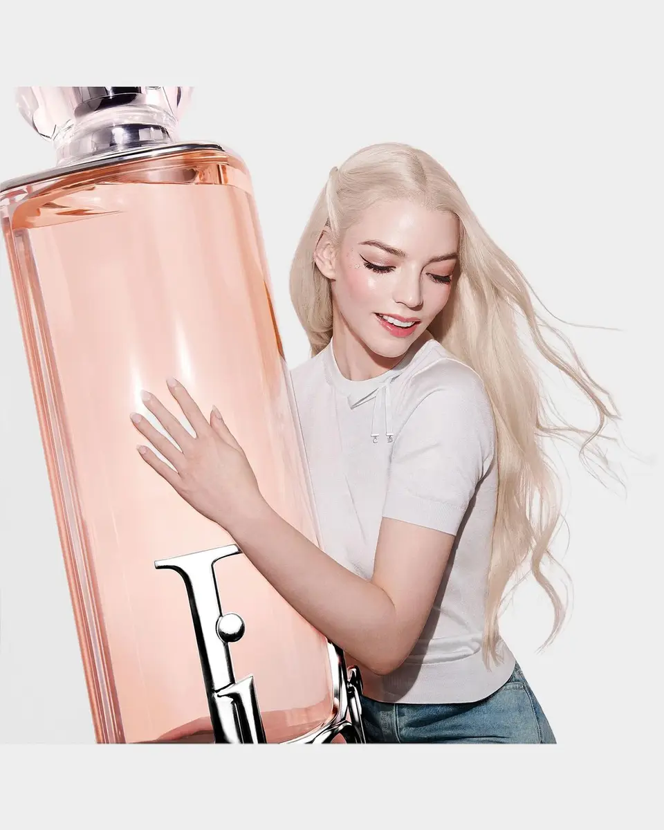 Dior Addict Peachy Glow Eau de Parfum | Thumbnail 3 Dior Addict Peachy Glow Eau de Parfum | Thumbnail 3