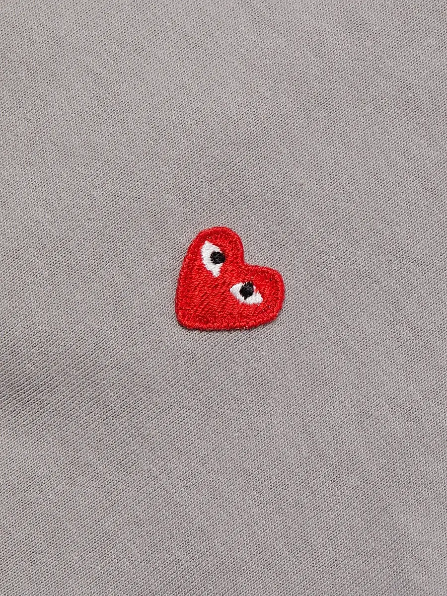 Comme des Garçons PLAY Men Small Heart Crewneck T-Shirt | Thumbnail 7 Comme des Garçons PLAY Men Small Heart Crewneck T-Shirt | Thumbnail 7
