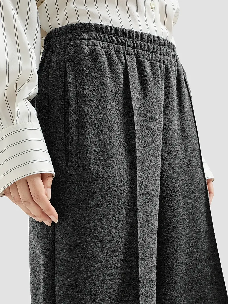 Brunello Cucinelli Women's Techno Cotton and Cashmere Interlock Track Sweatpants | Thumbnail 5 Brunello Cucinelli Women's Techno Cotton and Cashmere Interlock Track Sweatpants | Thumbnail 5