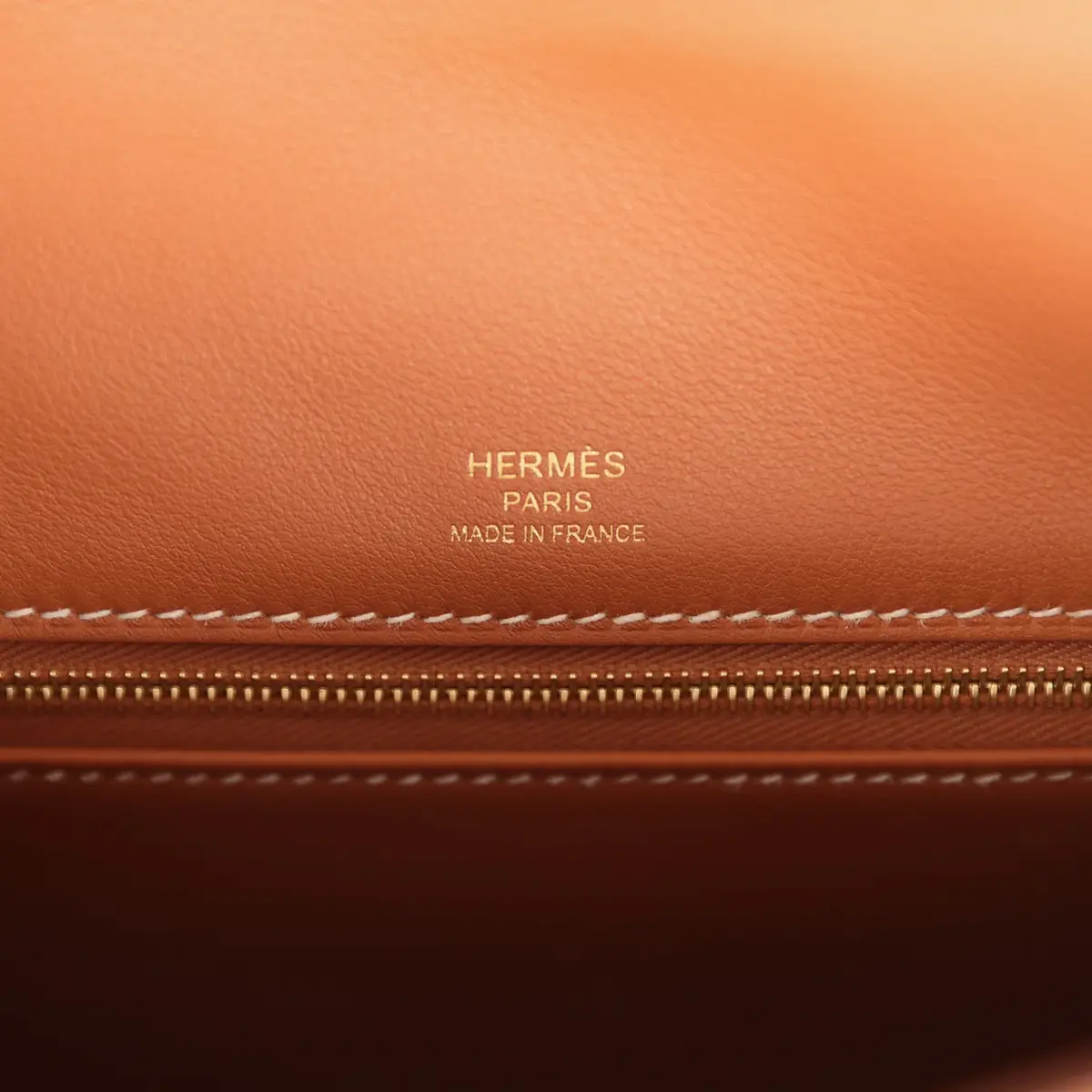 HERMÈS Pre-owned Hermes Kelly Sellier 28 Ecru-Beige Toile H Canvas, Gold Swift Gold Hardware | Thumbnail 7 HERMÈS Pre-owned Hermes Kelly Sellier 28 Ecru-Beige Toile H Canvas, Gold Swift Gold Hardware | Thumbnail 7