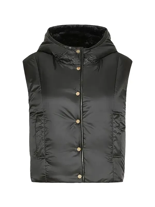Women's Reversible Gilet in Water Repellent Plain Weave Fabric Women's Reversible Gilet in Water Repellent Plain Weave Fabric