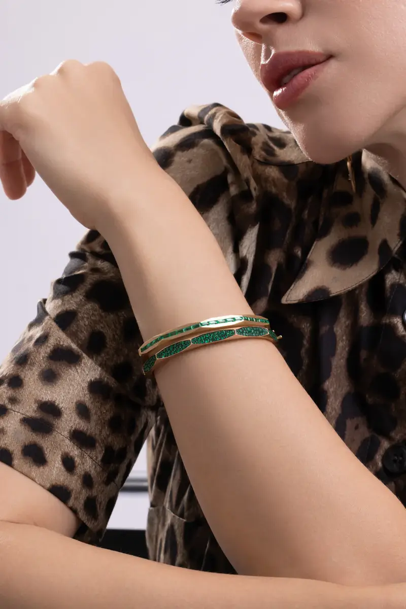 ARUNASHI Emerald Micro Pave Enigma Bangle Bracelet | Thumbnail 4