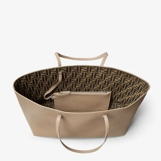 Fendi Medium shopping bag, created in 1997 together with | Thumbnail 4 Fendi Medium shopping bag, created in 1997 together with | Thumbnail 4