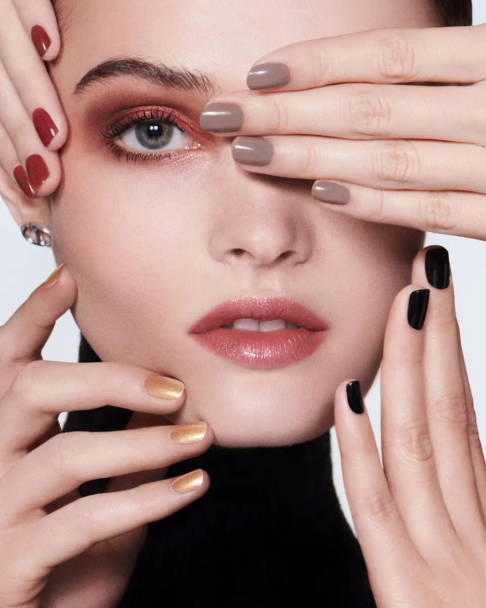 Dior Nail Glow - Beautifying Nail Care | Thumbnail 3 Dior Nail Glow - Beautifying Nail Care | Thumbnail 3