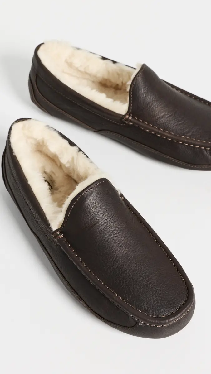 UGG Ascot Slippers | Thumbnail 4 UGG Ascot Slippers | Thumbnail 4