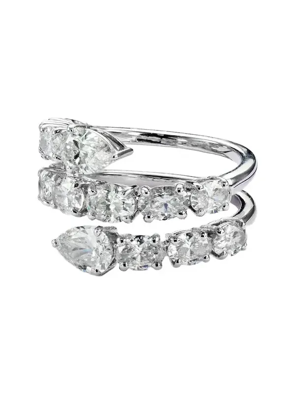 18kt white gold ring with diamonds 18kt white gold ring with diamonds