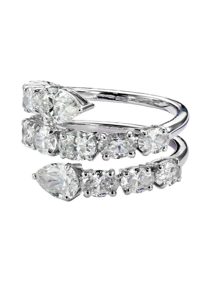 18kt white gold ring with diamonds 18kt white gold ring with diamonds