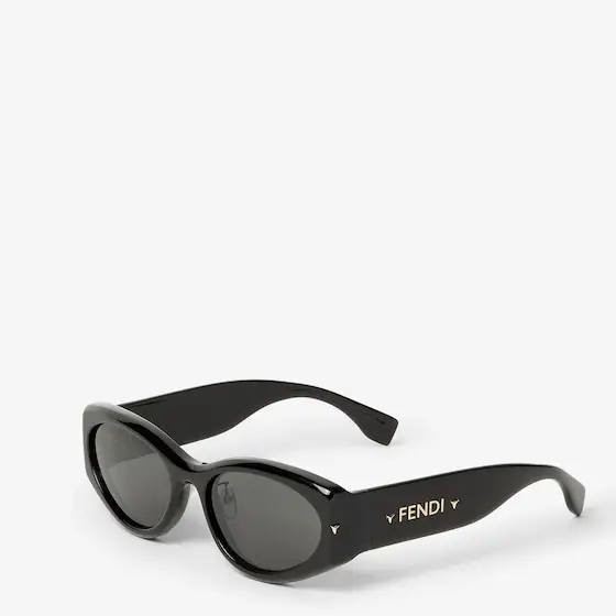 Fendi Graphic volumes and sculptural lines bring star status | Thumbnail 2 Fendi Graphic volumes and sculptural lines bring star status | Thumbnail 2