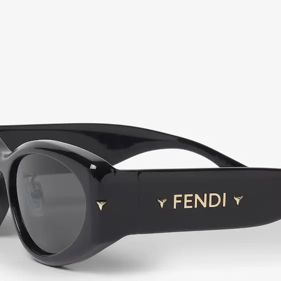 Fendi Graphic volumes and sculptural lines bring star status | Thumbnail 3 Fendi Graphic volumes and sculptural lines bring star status | Thumbnail 3