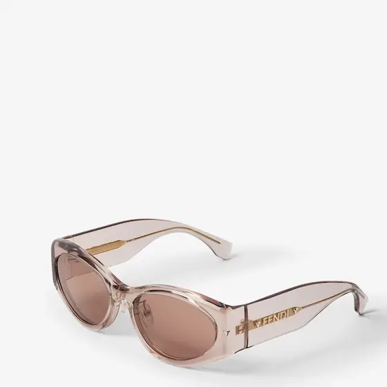 Fendi Graphic volumes and sculptural lines bring star status | Thumbnail 2