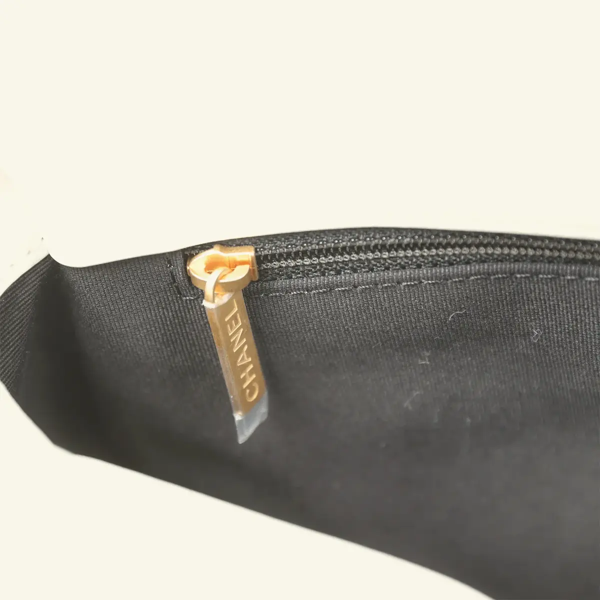 Chanel Pre-owned Chanel Medium 19 Flap Bag White Lambskin Mixed Metal Hardware | Thumbnail 11 Chanel Pre-owned Chanel Medium 19 Flap Bag White Lambskin Mixed Metal Hardware | Thumbnail 11