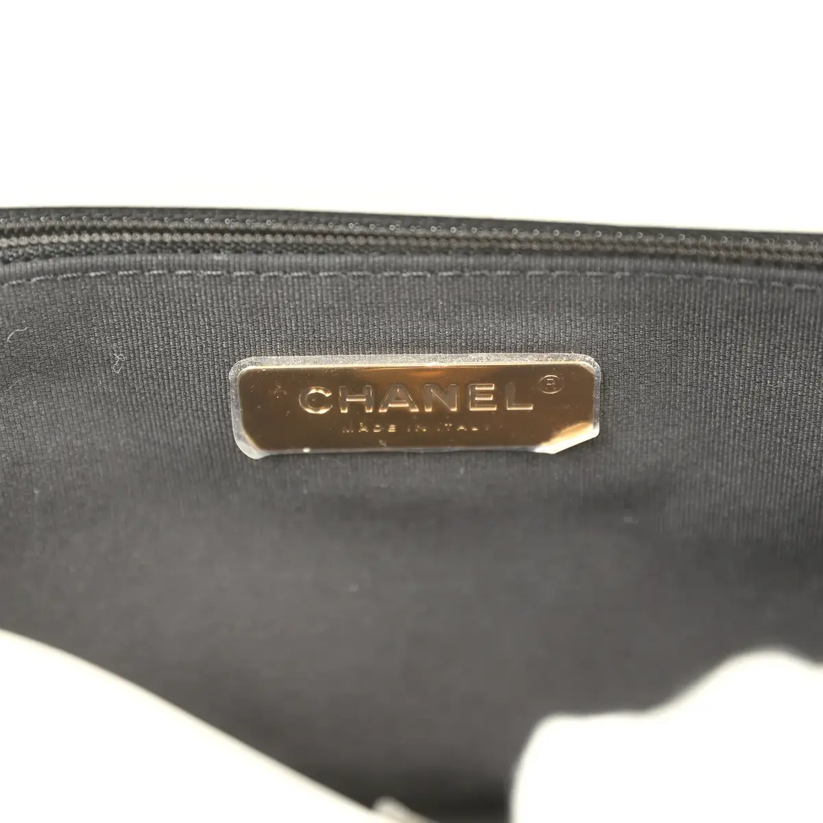 Chanel Pre-owned Chanel Medium 19 Flap Bag White Lambskin Mixed Metal Hardware | Thumbnail 10 Chanel Pre-owned Chanel Medium 19 Flap Bag White Lambskin Mixed Metal Hardware | Thumbnail 10