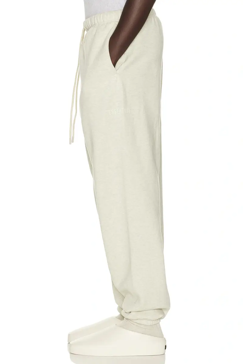 Fear of God Essentials Classic Fleece Sweatpant | Thumbnail 3 Fear of God Essentials Classic Fleece Sweatpant | Thumbnail 3