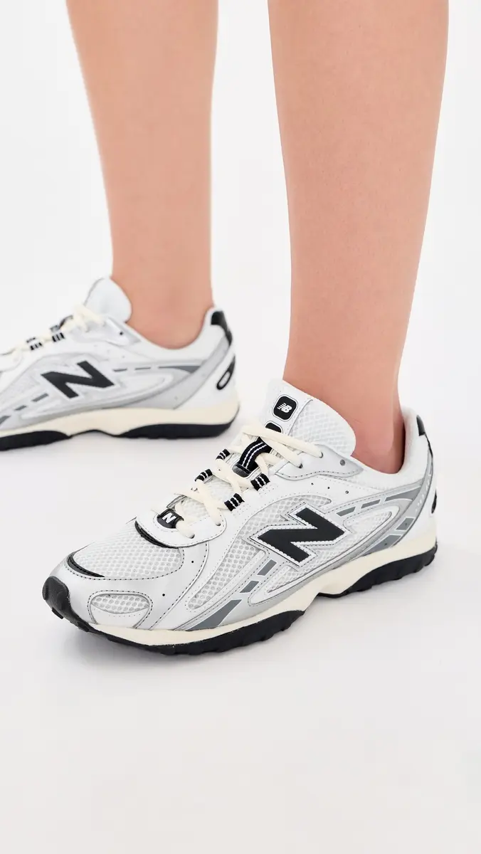 New Balance 204L Sneakers | Thumbnail 3