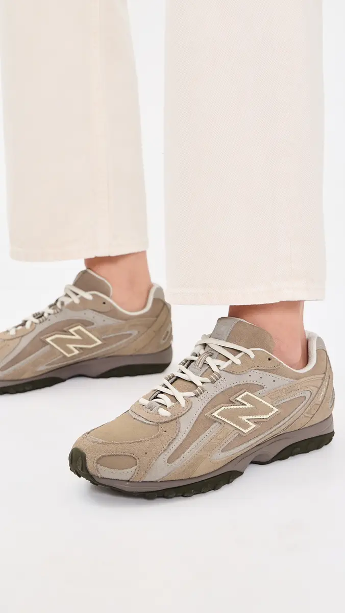 New Balance 204L Sneakers | Thumbnail 3 New Balance 204L Sneakers | Thumbnail 3