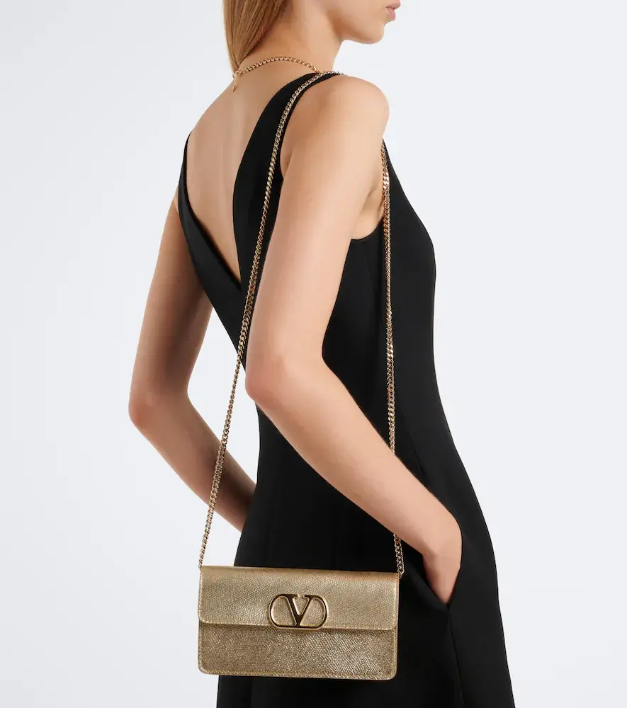Valentino Garavani VLogo metallic leather wallet on chain | Thumbnail 7 Valentino Garavani VLogo metallic leather wallet on chain | Thumbnail 7