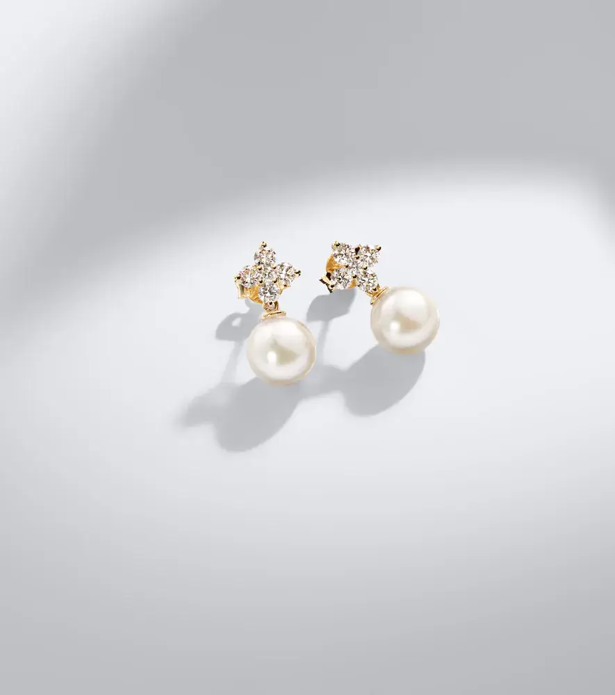 Bucherer Fine Jewellery Bloom 18kt gold earrings with pearls and diamonds | Thumbnail 3 Bucherer Fine Jewellery Bloom 18kt gold earrings with pearls and diamonds | Thumbnail 3