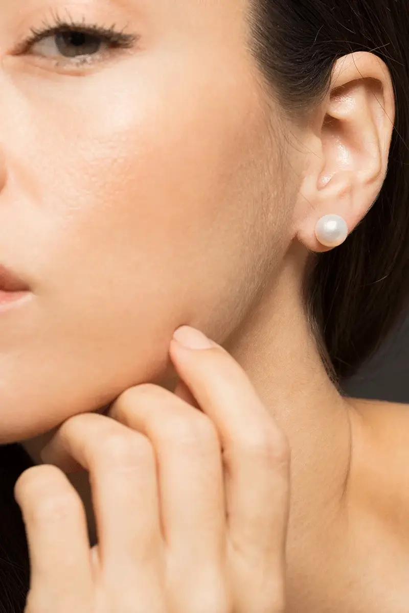 BAGGINS Akoya Pearl Round Stud Earrings - White Gold - 5.5mm | Thumbnail 3
