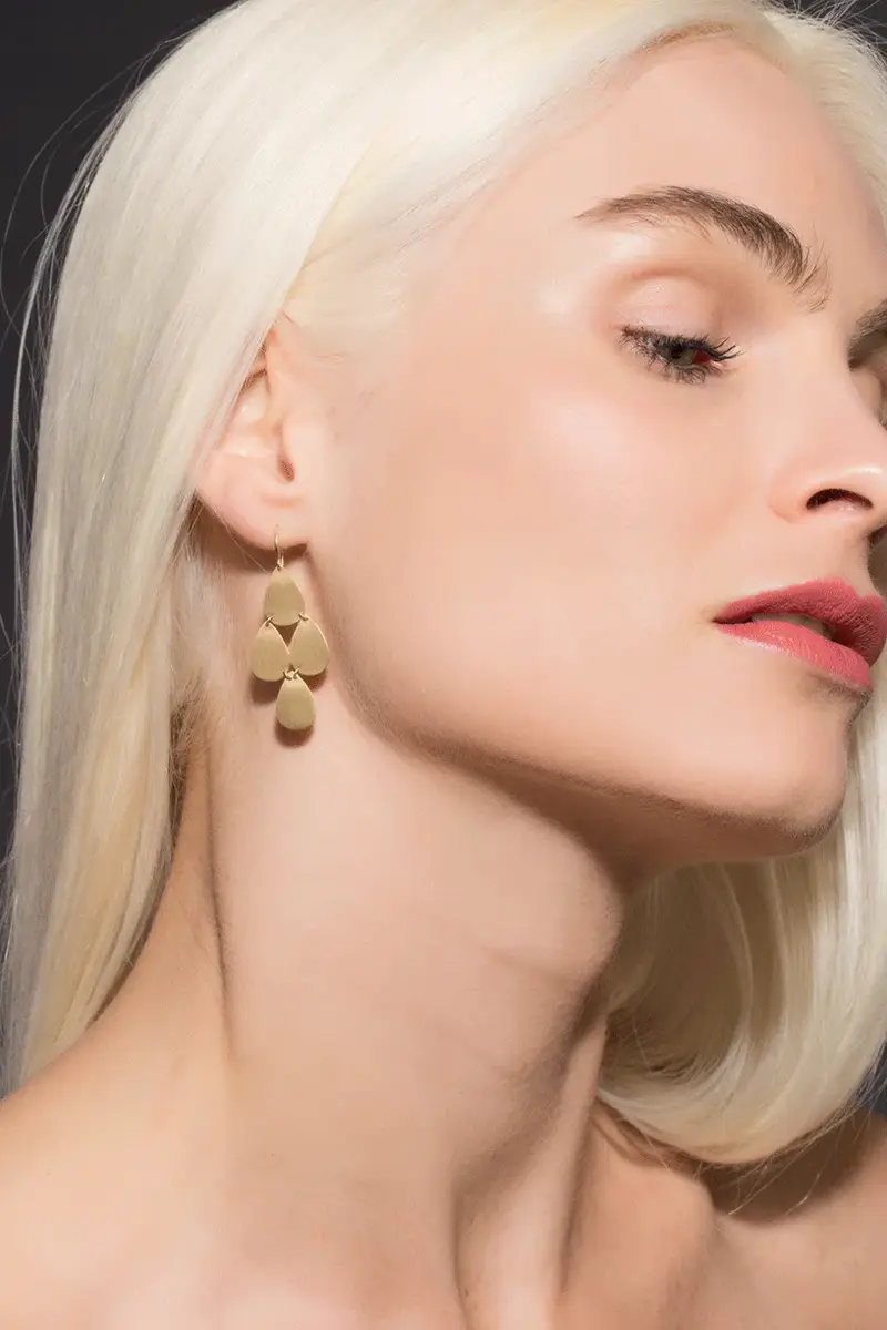 IRENE NEUWIRTH JEWELRY Four-Drop Chandelier Earrings | Thumbnail 2 IRENE NEUWIRTH JEWELRY Four-Drop Chandelier Earrings | Thumbnail 2