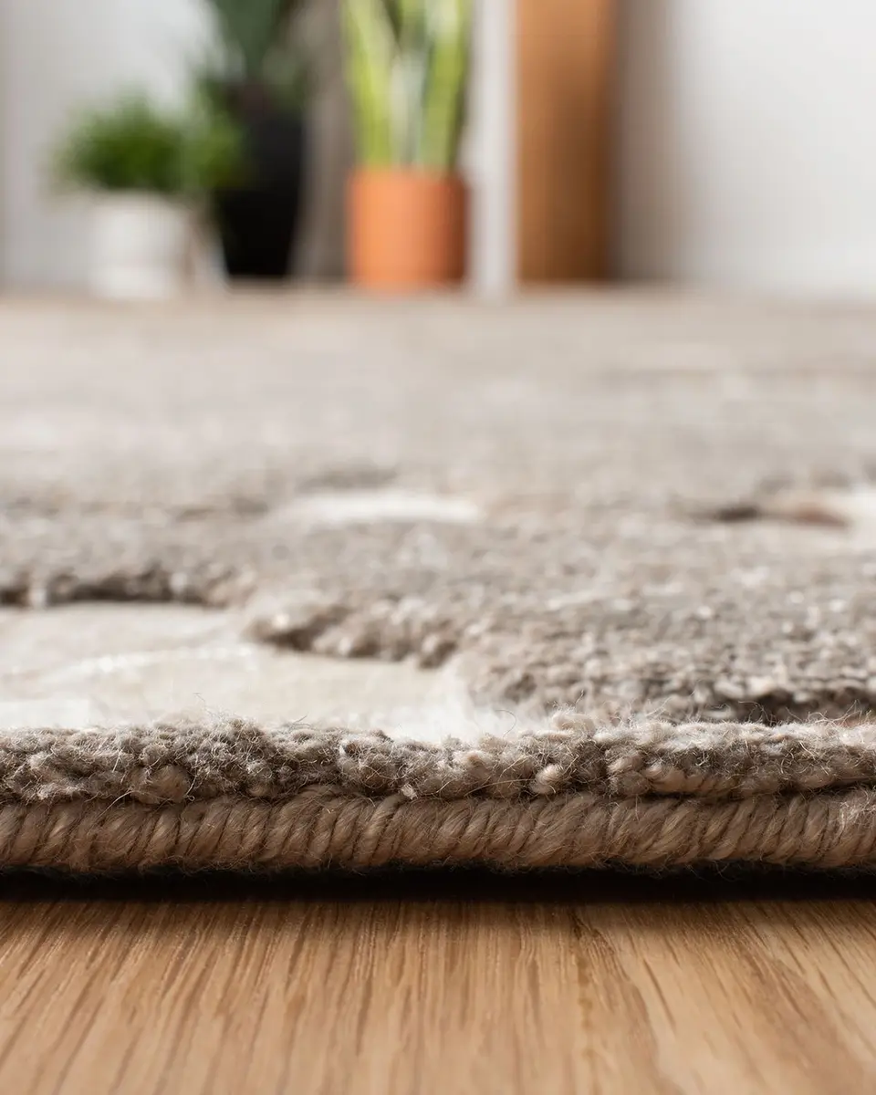 Safavieh Derek Hand-Tufted Round Rug | Thumbnail 4
