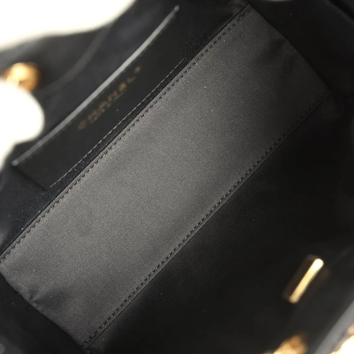 Chanel Chanel Mini 25 Hobo Bag Black Tweed Bouclé Gold Hardware | Thumbnail 8 Chanel Chanel Mini 25 Hobo Bag Black Tweed Bouclé Gold Hardware | Thumbnail 8