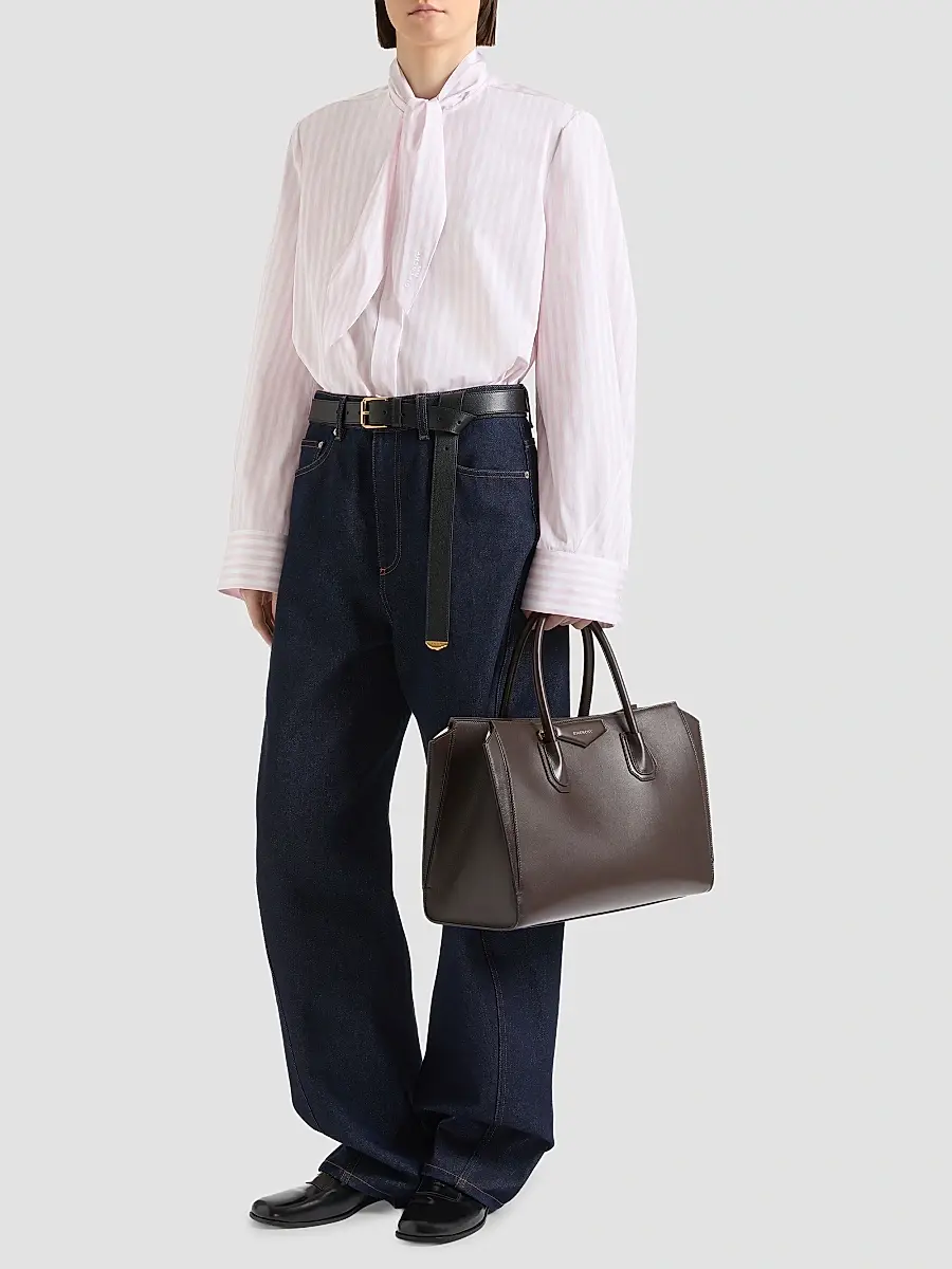 Givenchy Women's Medium Antigona Catchall Top Handle Bag in Shiny Grained Leather | Thumbnail 2 Givenchy Women's Medium Antigona Catchall Top Handle Bag in Shiny Grained Leather | Thumbnail 2