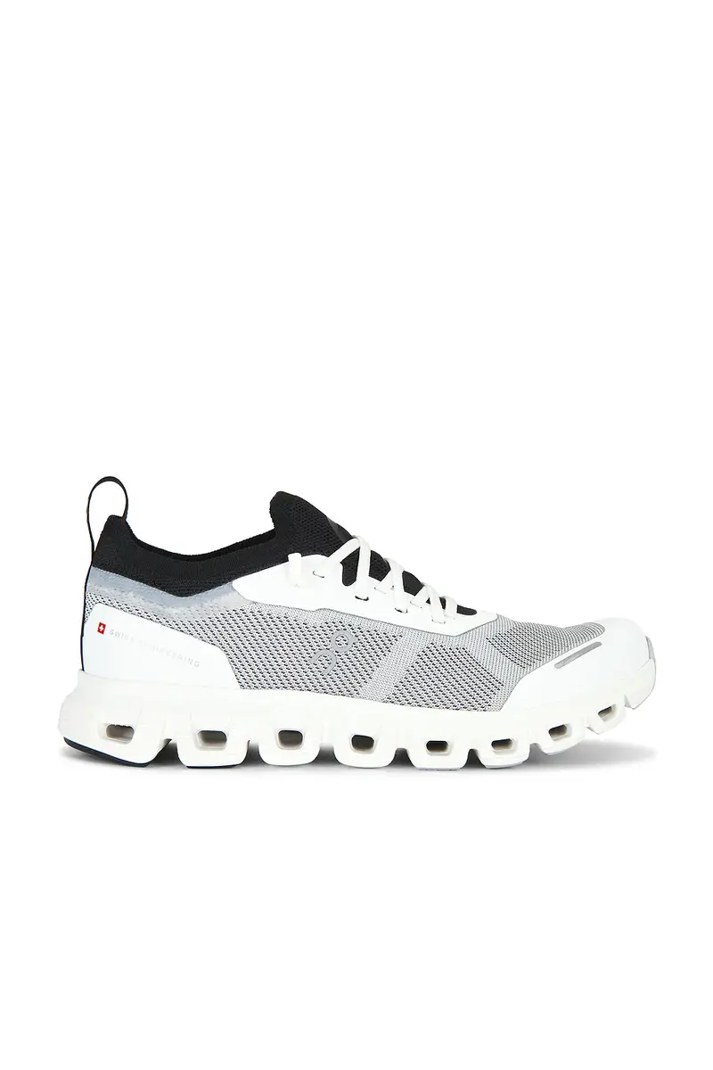 ON Cloud 6 Versa Sneaker | Image 1 ON Cloud 6 Versa Sneaker | Image 1