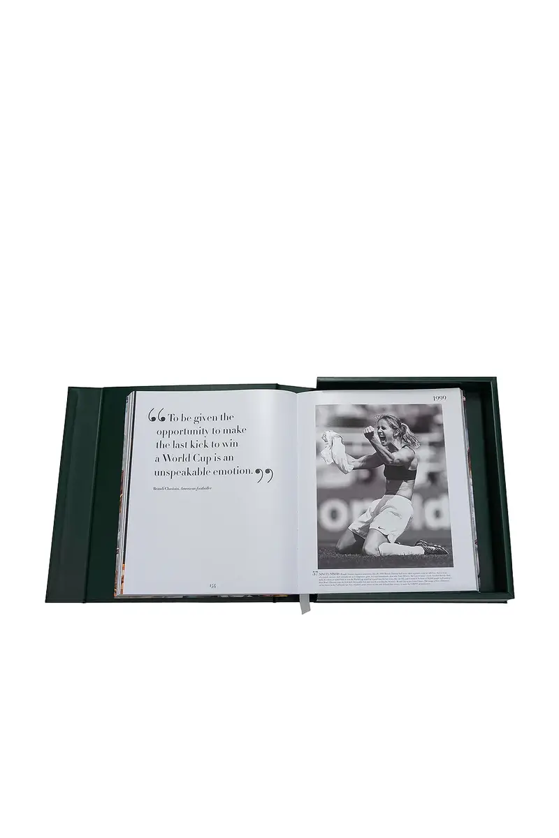 ASSOULINE Football The Impossible Collection: 100 Moments From The Beautiful Game | Thumbnail 4