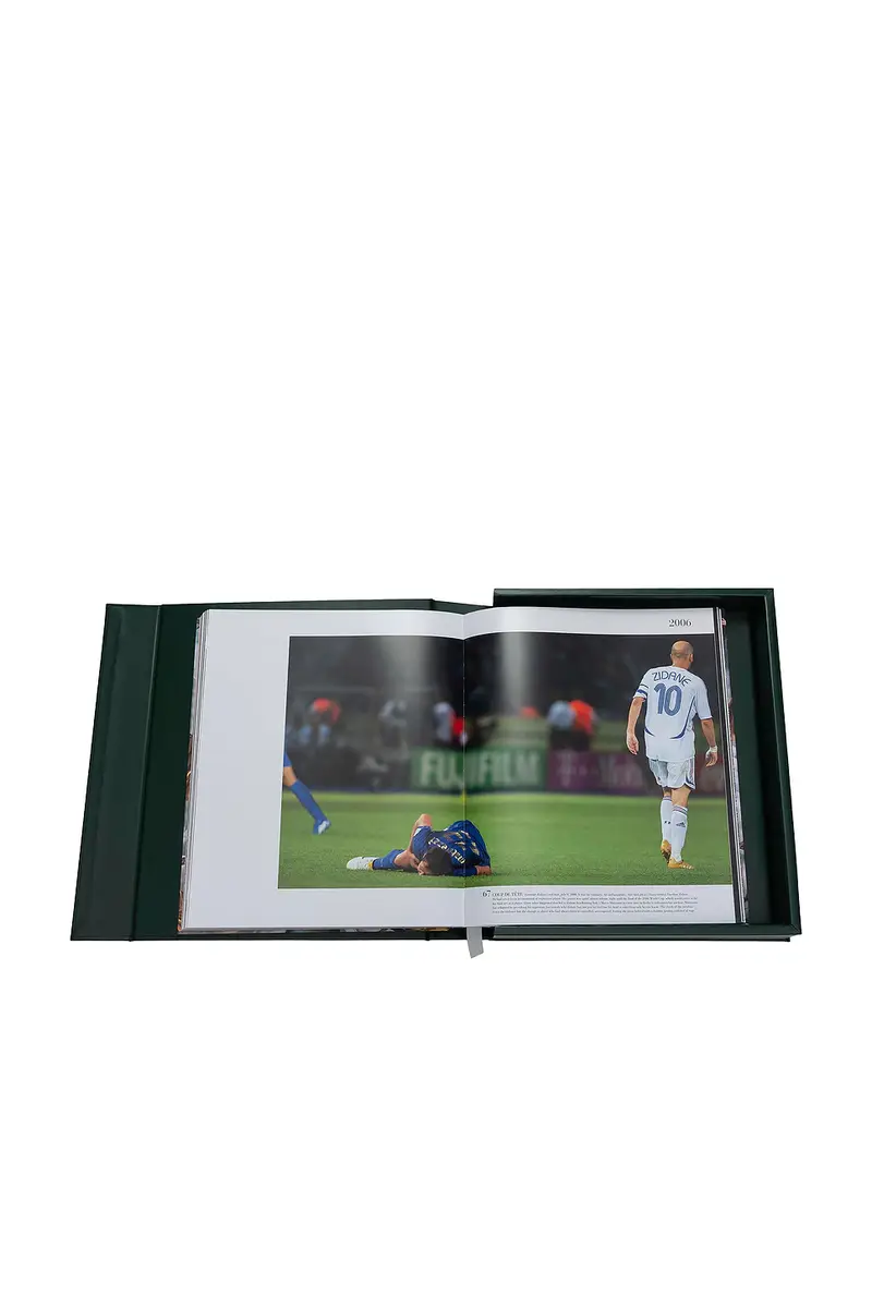 ASSOULINE Football The Impossible Collection: 100 Moments From The Beautiful Game | Thumbnail 5