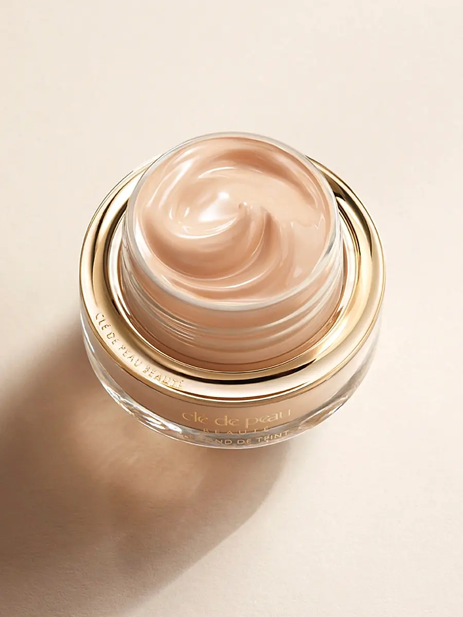 CLÉ DE PEAU BEAUTÉ Women's The Foundation SPF 22 | Thumbnail 3