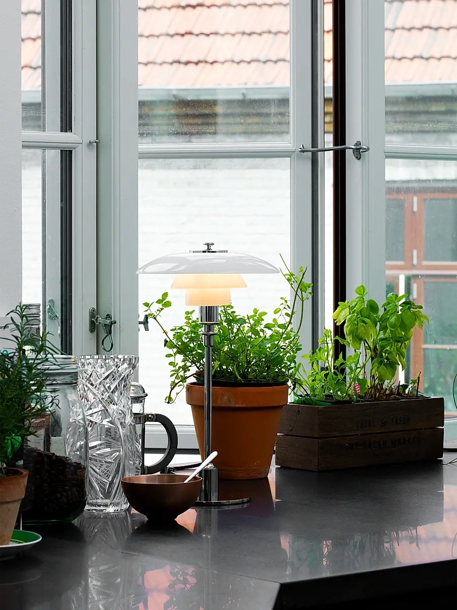Louis Poulsen PH 2/1 Table Lamp | Thumbnail 2 Louis Poulsen PH 2/1 Table Lamp | Thumbnail 2